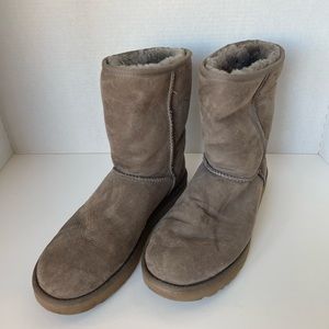 UGG Women's Abree Short II